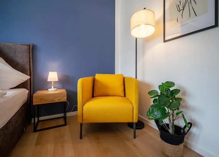 Raw-Flat Meier - Modern - Stylisch - Balkon - Netflix